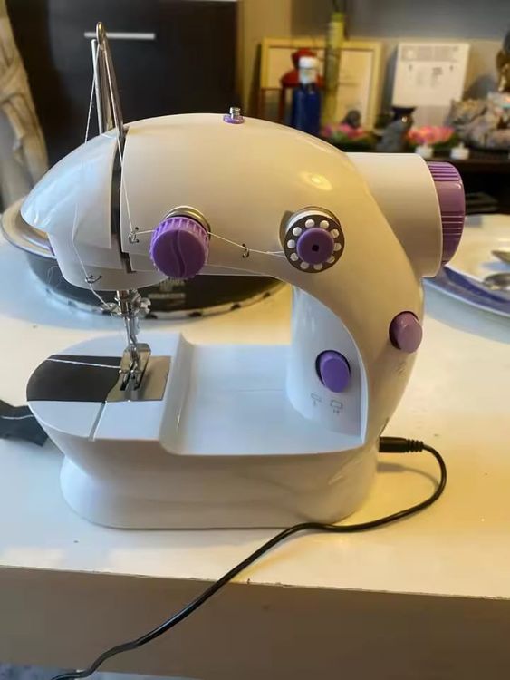 Neu Premium Compact Sewing Machine (Neu (gemäss Beschreibung)) in ...