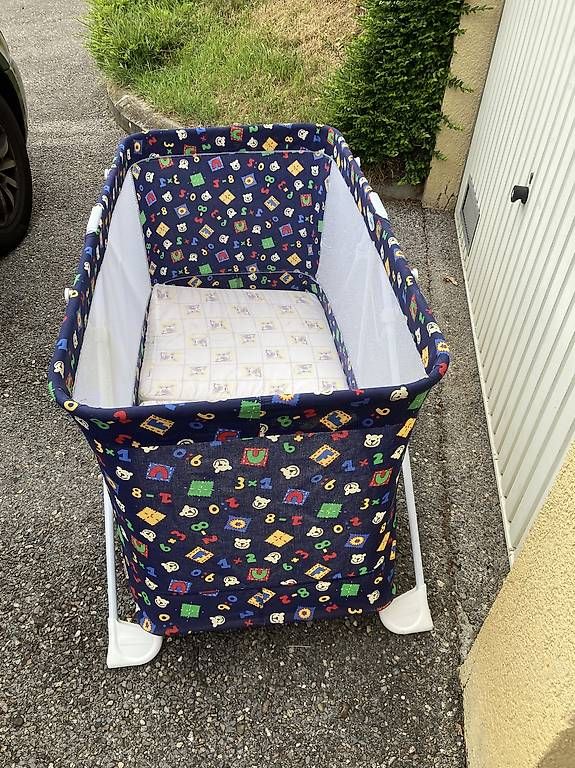 Betten: Lit de voyage 60/120 cm avec matelas – Gebraucht aus Lutry von dom_nps7 1