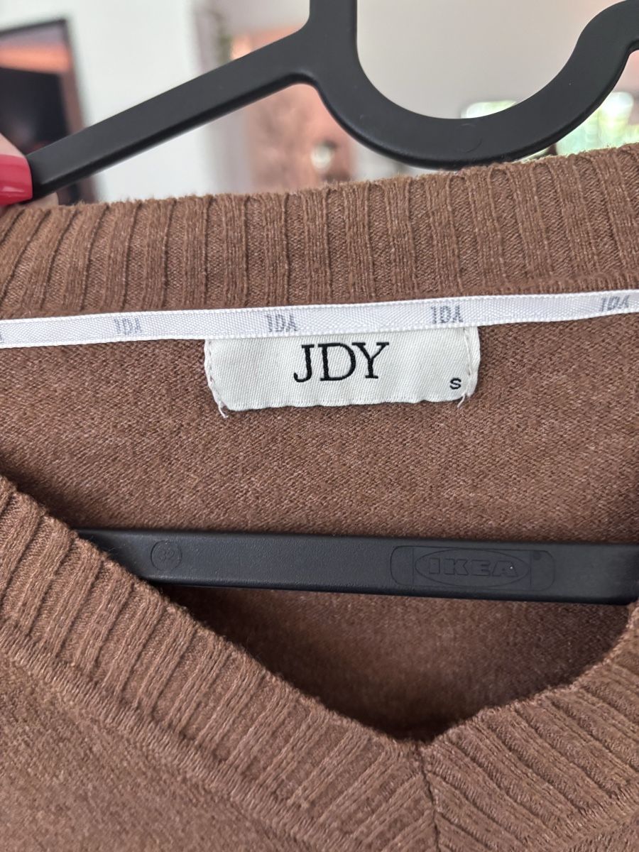 Maglioni & Felpe: JDY Pullover Gr. S Braune Strickpullover mit V-Ausschnitt –  – Usato da Lohn-Ammannsegg venduto da SolongeGe 1