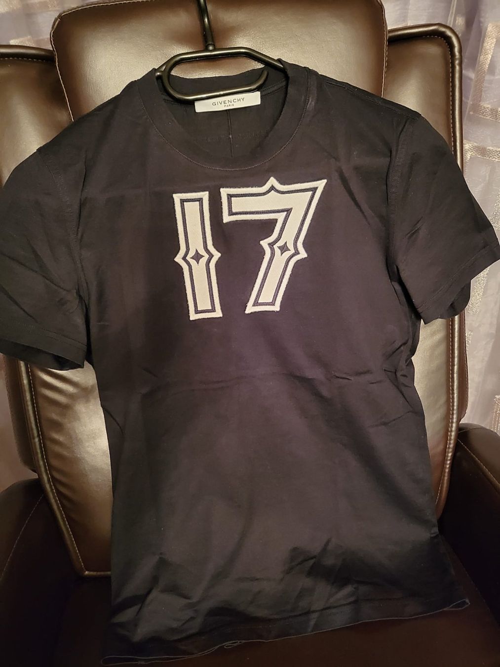 Givenchy T-shirt: Givenchy T-shirt – Nuovo (secondo la descrizione) da Grenchen venduto da Lucifero17