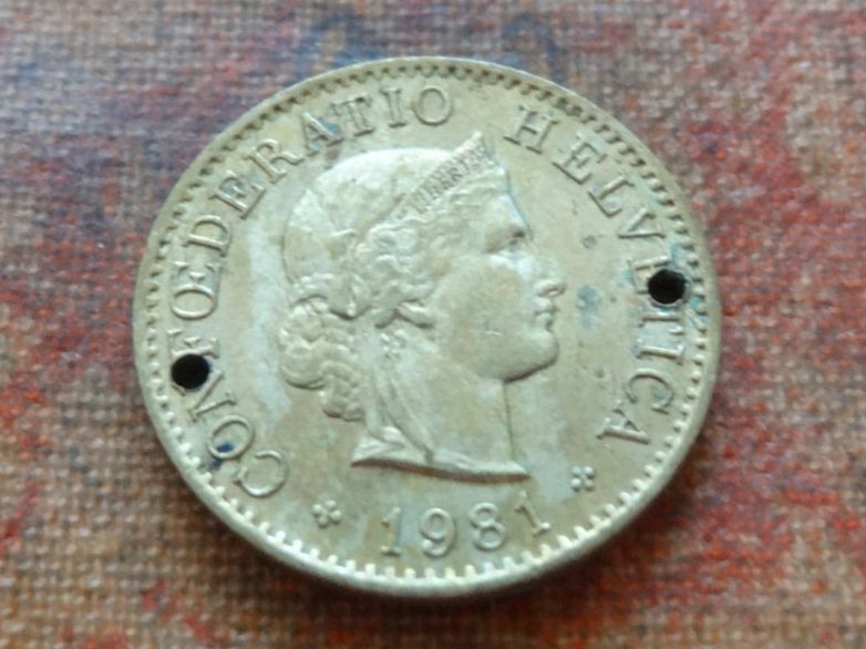Tutti le monete: 5 Rp. 1981 avec 2 trous – Usato da Romanel-sur-Lausanne venduto da Swift13