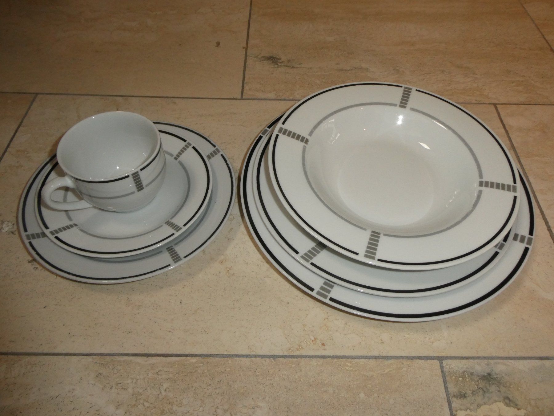 Set di piatti: Geschirr-Set – Usato da Mels venduto da KOSL 1