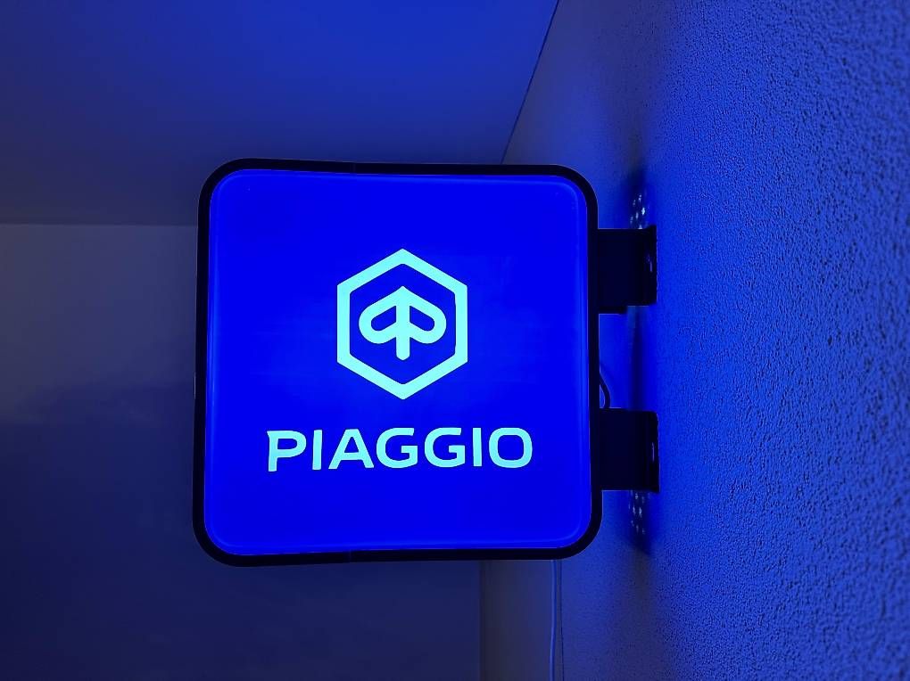 Lampade: Piaggio Leuchtreklame – Usato da Mühlrüti venduto da Chalberchue 1