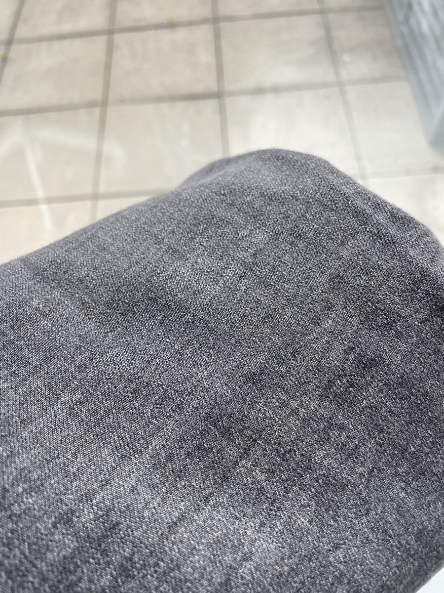 H&M Jeans: Skinny Jeans dunkelgrau Gr. 34 – Gebraucht aus St. Niklausen LU von car_2562 2