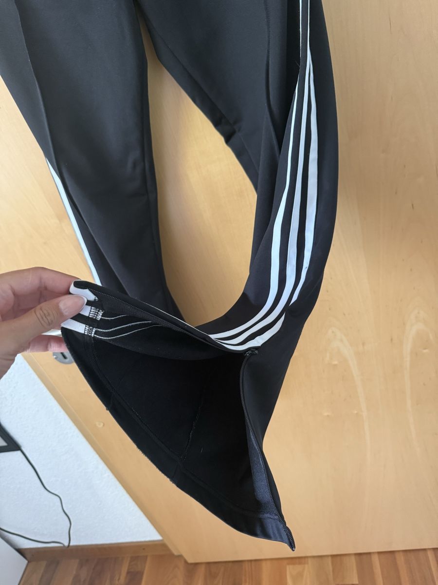 Adidas Pantalons: Adidas Trainerhose – D'occasion à Wilen (Sarnen) par aninaschwab 2