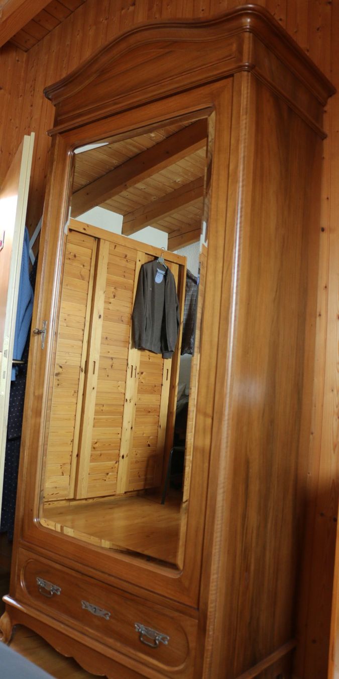 Armadi: Kleiderschrank mit Spiegel – Usato da Meisterschwanden venduto da the_p9l8 1