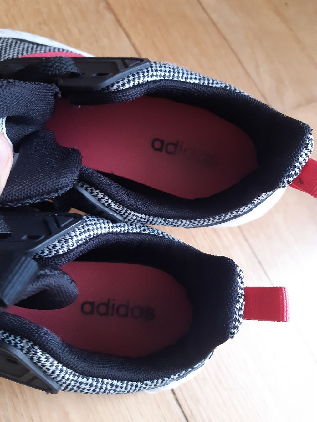 Adidas Scarpe per ragazzi: Adidas Hallenschuhe – Usato da Solothurn venduto da Mamoutrix 2