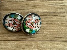 Frühlingshafte Ohrstecker mit Rosenmuster, neuwertig!