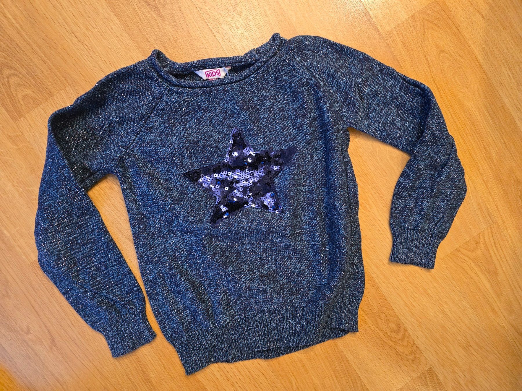 Pullover & Sweatshirts: Pullover blau mit Sternmotiv Grösse 128 – Gebraucht aus Büttikon AG von Amineah