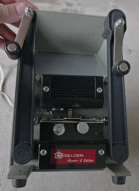 Home Cinema: Cavalier Super-8 Filmbetrachter und -schneider – Usato da Wallisellen venduto da nic_d8fs