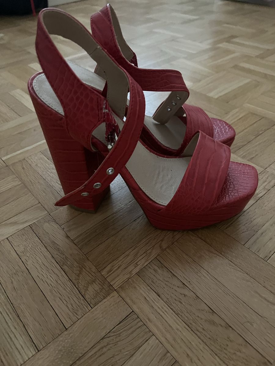 Scarpe da donna: Sandales à talon – Usato da La Tour-de-Peilz venduto da oli_fgh6 1