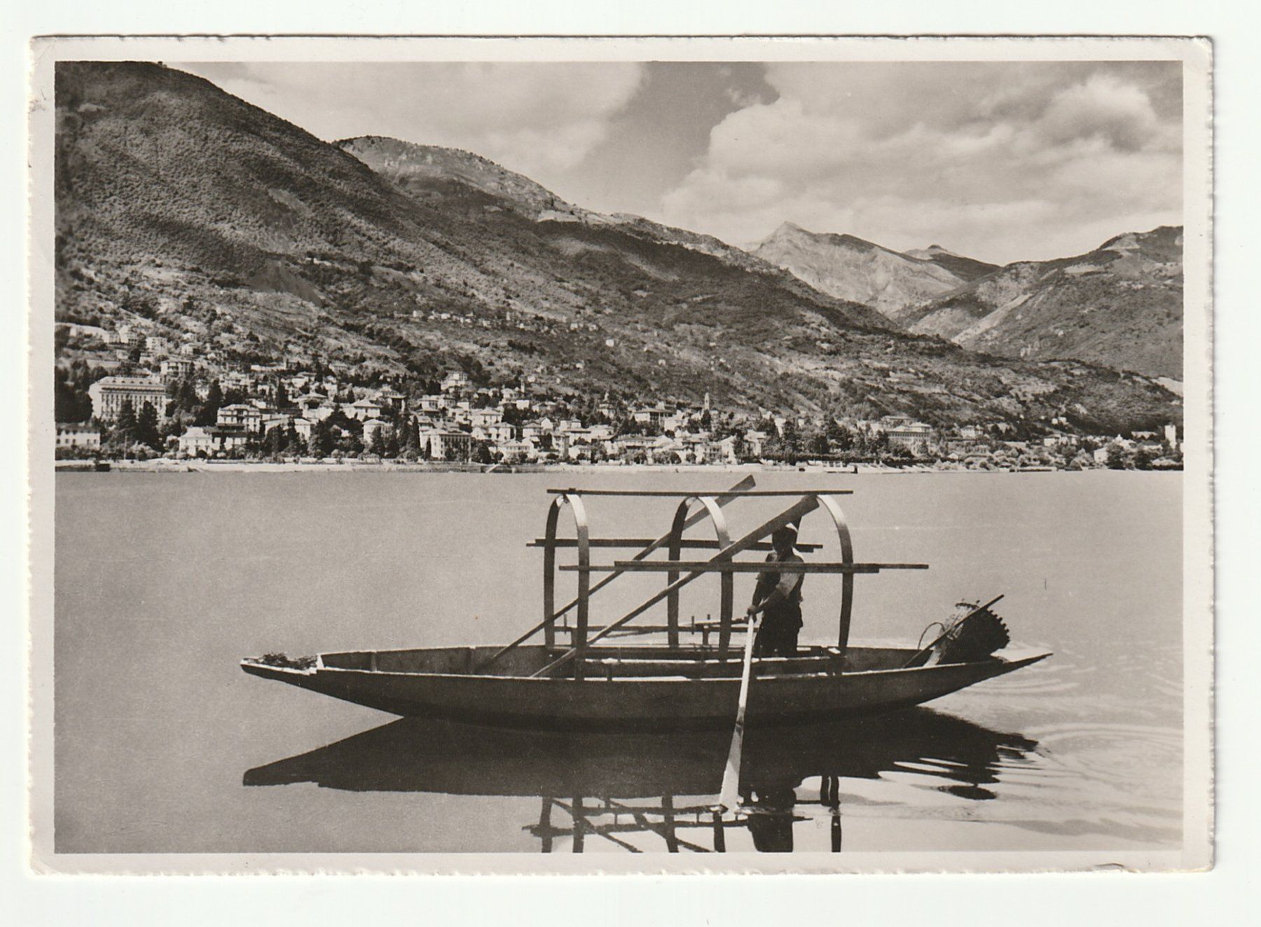 Ansichtskarten: 1949, Locarno Traditionelles Lucia-Boot vor Alpiner Kulisse – Gebraucht aus St. Gallen von Ricardo_Deals
