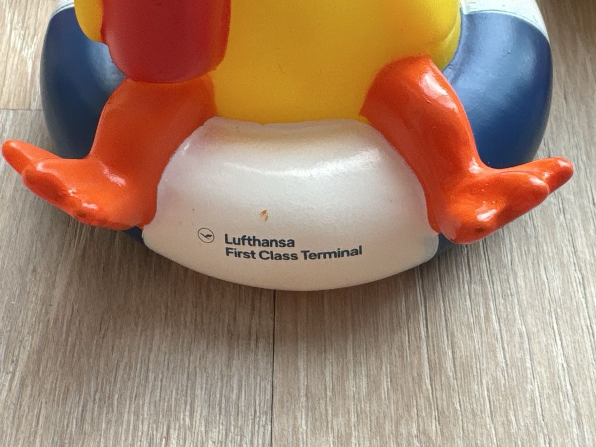 Spielzeuge: 4 Gummienten von Lufthansa First Class Terminal – Neu (gemäss Beschreibung) aus Birmensdorf ZH von Orion999 1