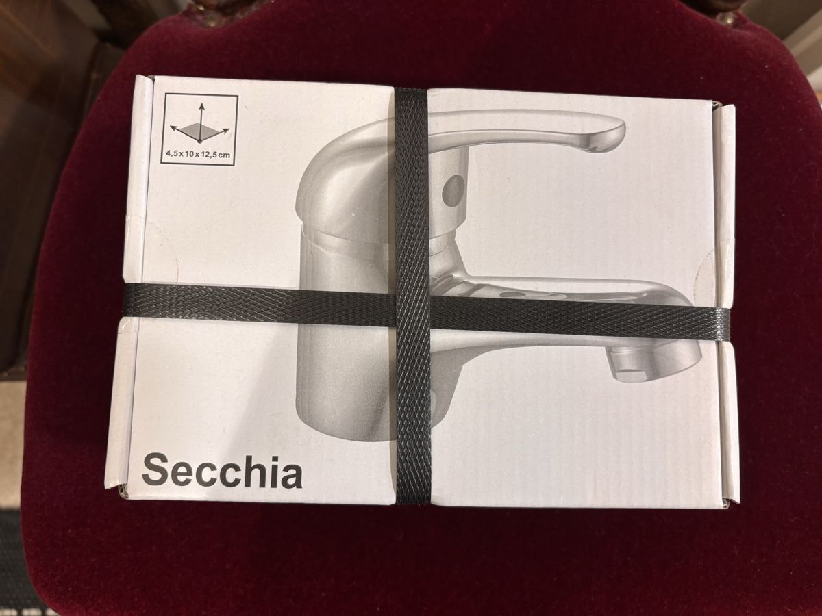 Rubinetteria: Neuer Waschtischhahn "Secchia" - Top Zustand! – Nuovo e nell'imballaggio originale da Unterentfelden venduto da Nadineb23