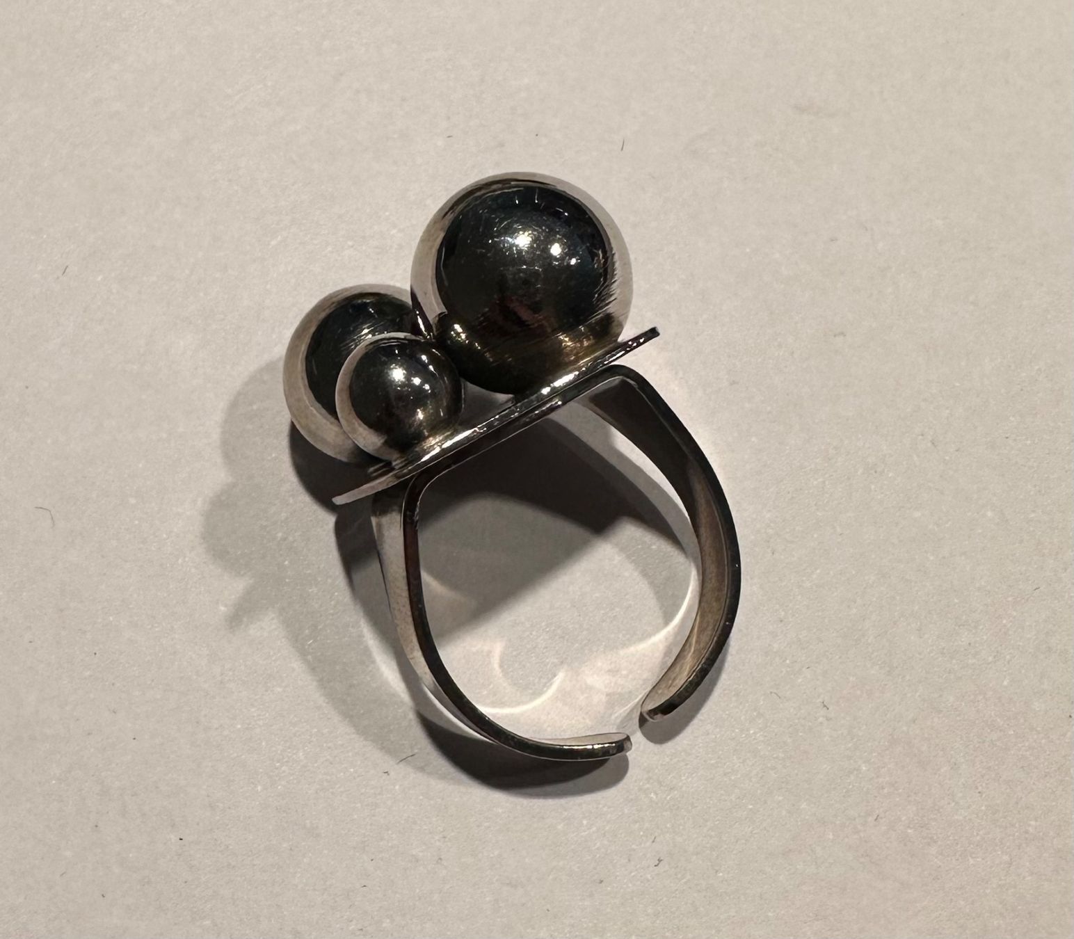 Spille & Fermagli: Vintage Schmuck Set: Ring & 3 Broschen 80er – Usato da Basel venduto da Rouge. 1