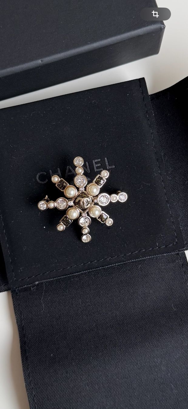 Chanel Broches & Aiguilles: Chanel Brosche – Neuf avec emballage d'origine à Winterthur par 19.19 1
