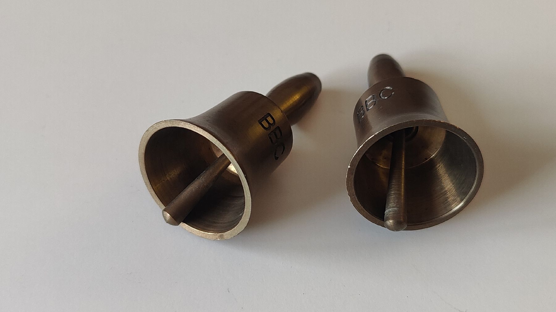 Campanacci mucche: Zwei kleine Messing Glöckchen BBC (W7) – Usato da Neuenhof venduto da bro_9zsg 1