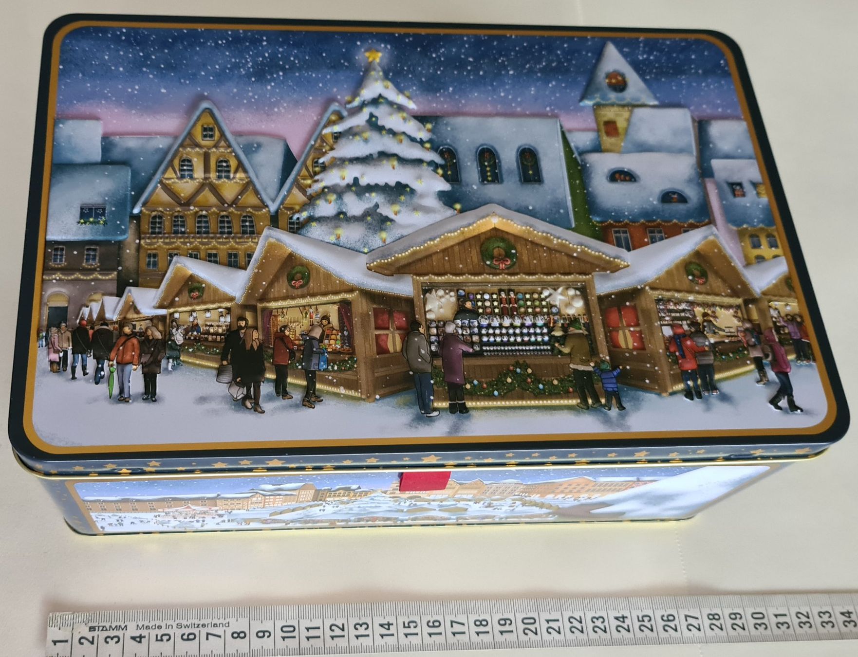 Tutte le decorazioni: 1 Biscuit Dose, 28x18x11cm, Eislauf,3D Bild, Weihnachtsmarkt – Nuovo (secondo la descrizione) da kuessnacht am rigi venduto da IceFan 1