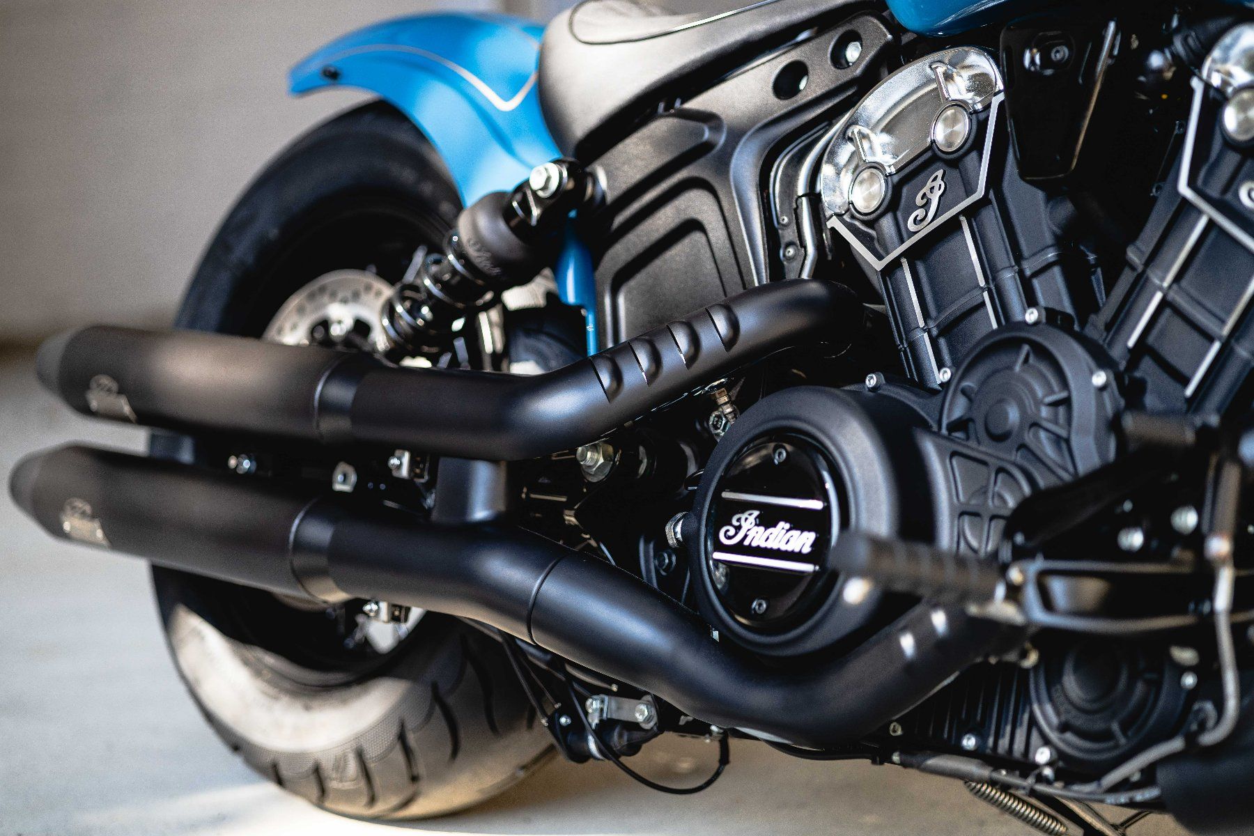 Indian Motorcycle Chopper: Indian Motorcycle & Sternschnuppe - Scout Bobber – Neu und originalverpackt aus Zürich von  6