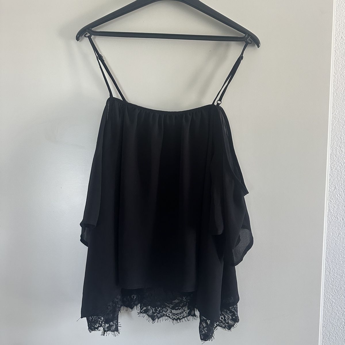 Vero Moda Camicette: ROMANTIC FEMININE OFF-SHOULDER BLOUSE – Usato da Zofingen venduto da JumpInVintage