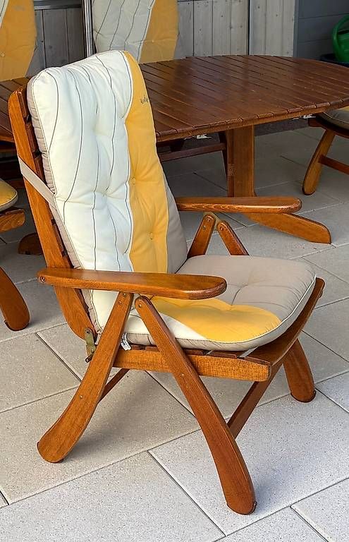 Set di tavolo e panche: Schöne Gartentischgarniture – Usato da Bettlach venduto da Oski56 1