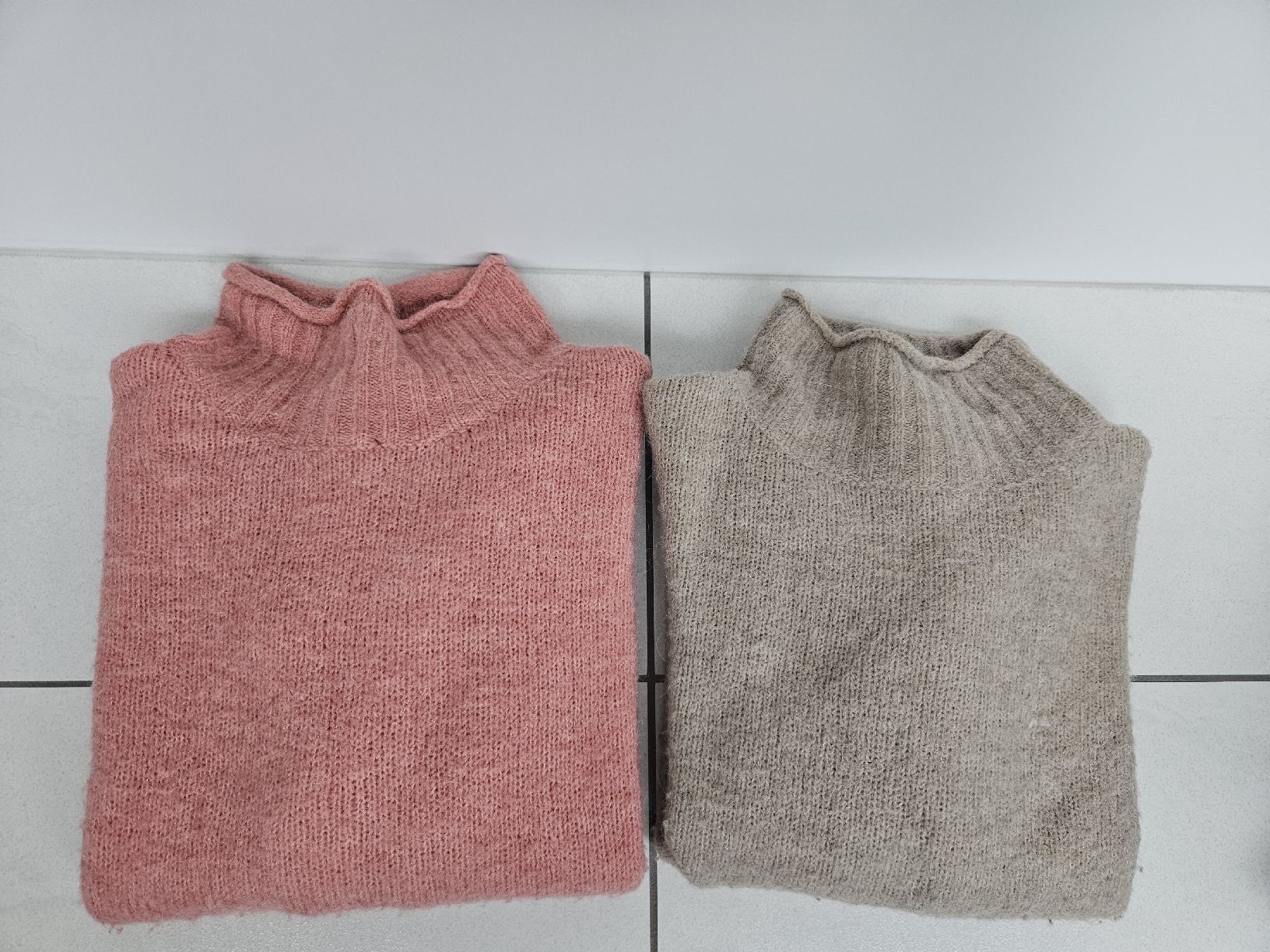 Pulls & Sweat-shirts: Pullover Damen Rollkragen zwei Stück Grösse S – D'occasion à Oftringen par Mrg3