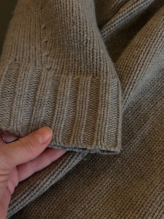 Maglioni & Felpe: 100% Kaschmirpullover in cremebeige – Usato da Zürich venduto da Rosarilli 2