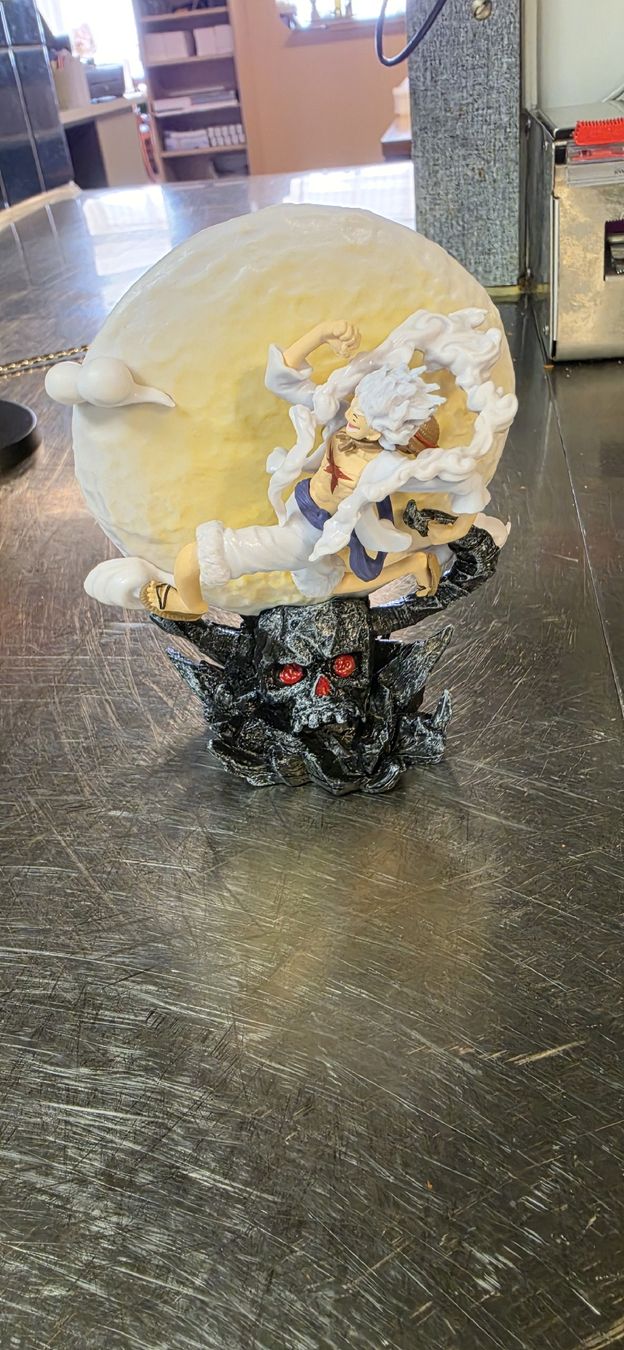 Statuette: Statuetta One Piece Luffy Gear 5 con luce – Nuovo (secondo la descrizione) da Willisau venduto da max_k5fl