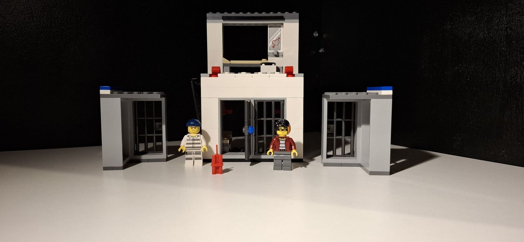Lego Baukästen: Lego City Polizeistation 60246 – Gebraucht aus Birmenstorf AG von Hexxor 6