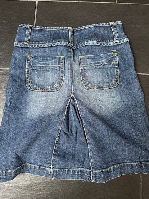 S.Oliver Gonne: Jeansrock von S.Oliver in 36 – Usato da Ottenbach venduto da Freij 2