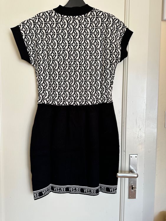 Pull Col V épaules Froides Rebecca Minkoff Draco - Taille M (2XS) - Beige Avoine - Neuf Avec étiquette