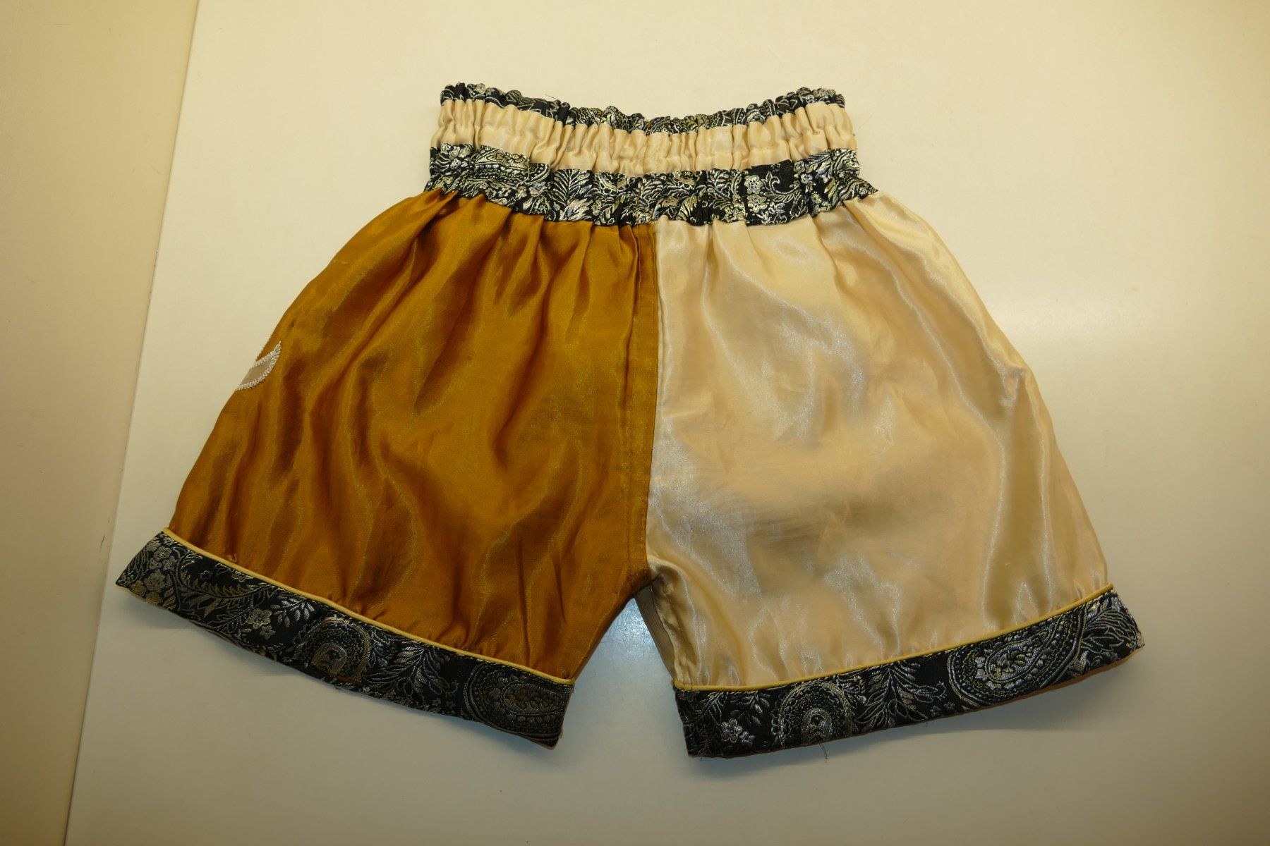Pantaloni: Kinder Muay Thai Hose Grösse S – Usato da Niederhasli venduto da Flash32 1