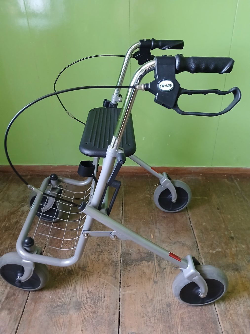 Aides à la marche: Rollator Drive Cristallo - Topzustand – D'occasion à Scherz par dref