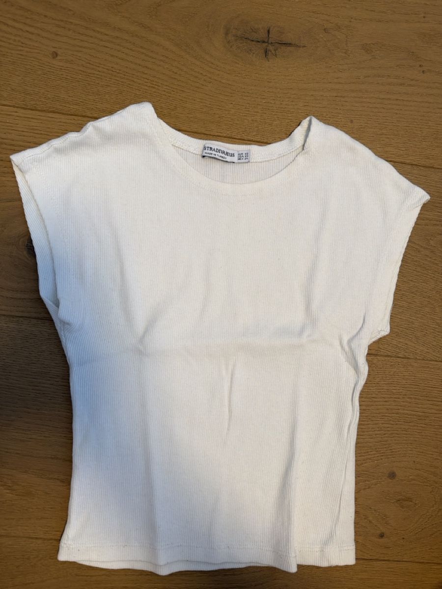 Stradivarius Tops: 3x Stradivarius Top XS – Gebraucht aus Hochfelden von man_6d68 3