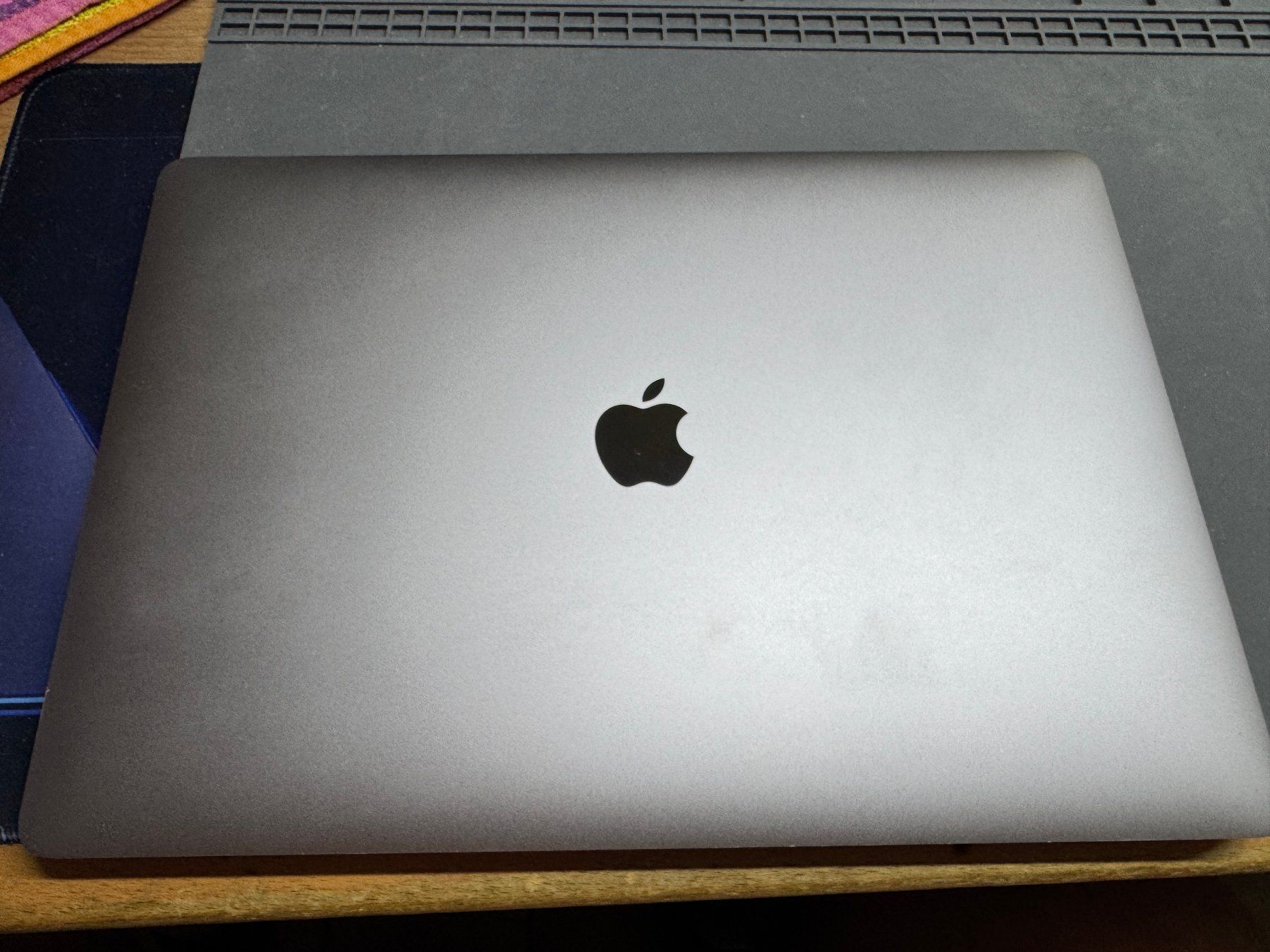 Macbook Pro 2018 15“inch mit Touchbar i9 1 TB SSD 32GB (Gebraucht