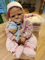 Rebornbaby Marisa mit vielen Kleidern