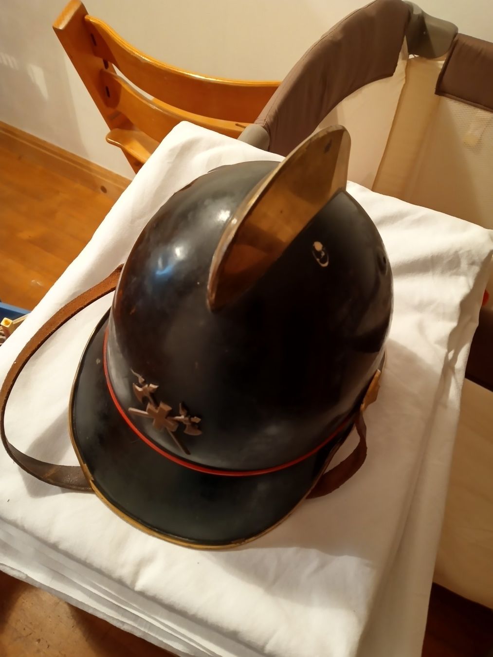 Feuerwehr: Feuerwehrhelm Schweiz  Metall – Gebraucht aus Prez-vers-Siviriez von Monija70
