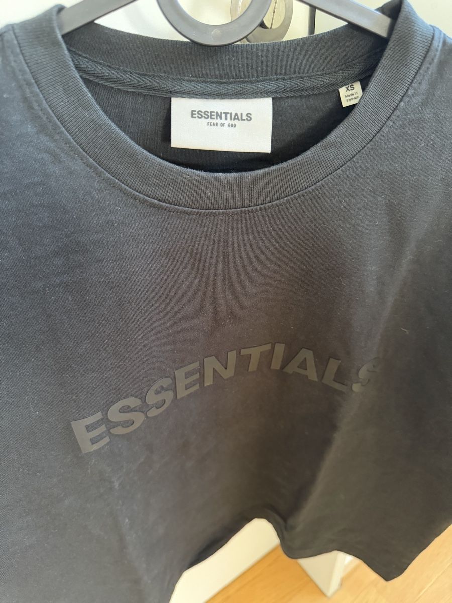 T-shirts: Essentials T-Shirt – D'occasion à Pratteln par joa_ywn5 2