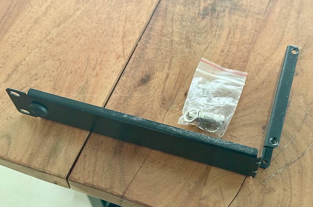 Altri accessori: Originaler Shure Rack-Winkelsatz – Nuovo (secondo la descrizione) da Muri AG venduto da Ludrigen 1