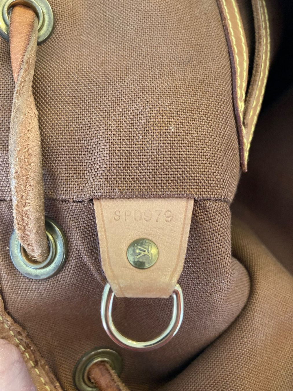 Louis Vuitton Zaini: Louis Vuitton Rucksack – Difettoso da Volketswil venduto da casertana 3