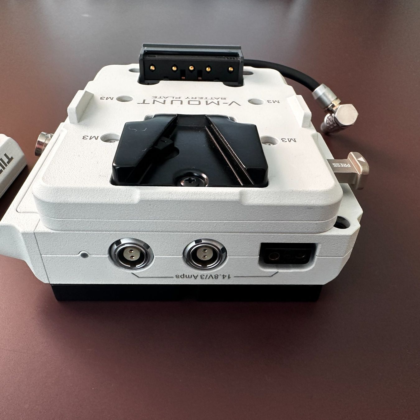 Videocamere: Tilta V-Mount Battery Plate Set für RED Komodo – Usato da Zürich venduto da Tanja.S... 3