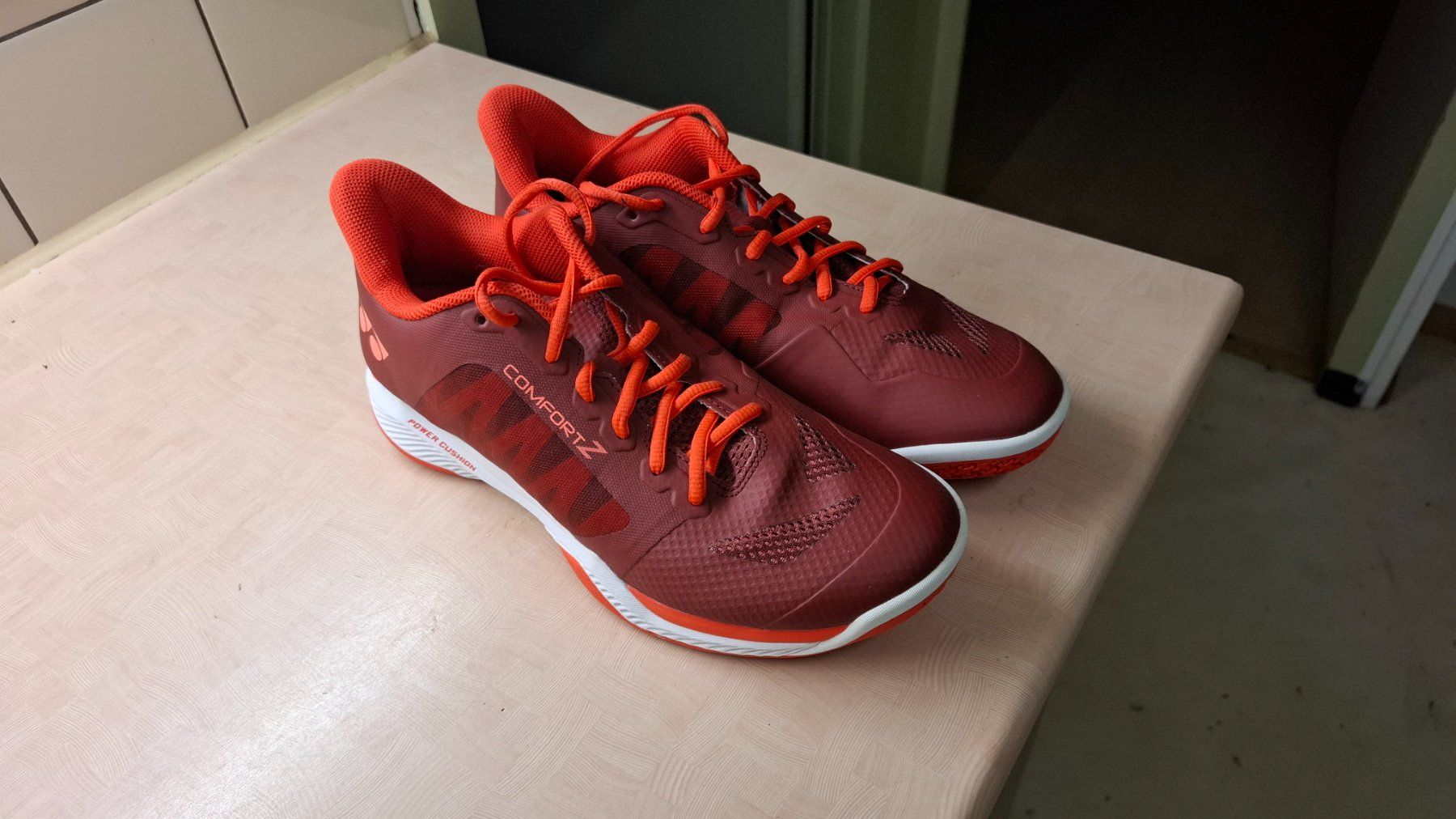 Yonex Scarpe da uomo: Yonex Schuhe Grösse 43, Neu – Nuovo (secondo la descrizione) da Bottmingen venduto da Schreinerei_Nix_GmbH 2