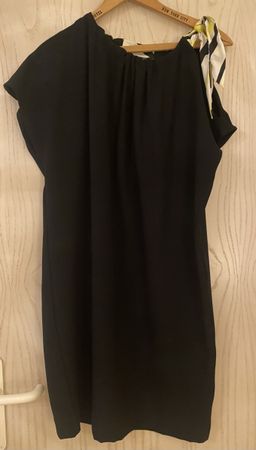 Schickes Sommerkleid mit Detail, Grösse 34, Schwarz