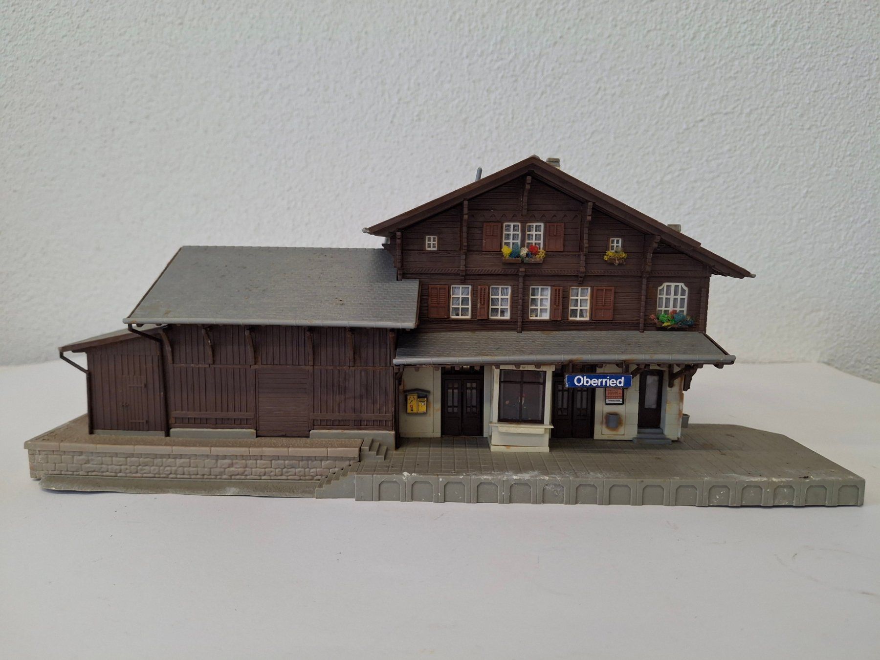 Kibri Modellini di ferrovie: Modellbau Kibri Bahnhof Oberried – Usato da Reichenburg venduto da AK307 4