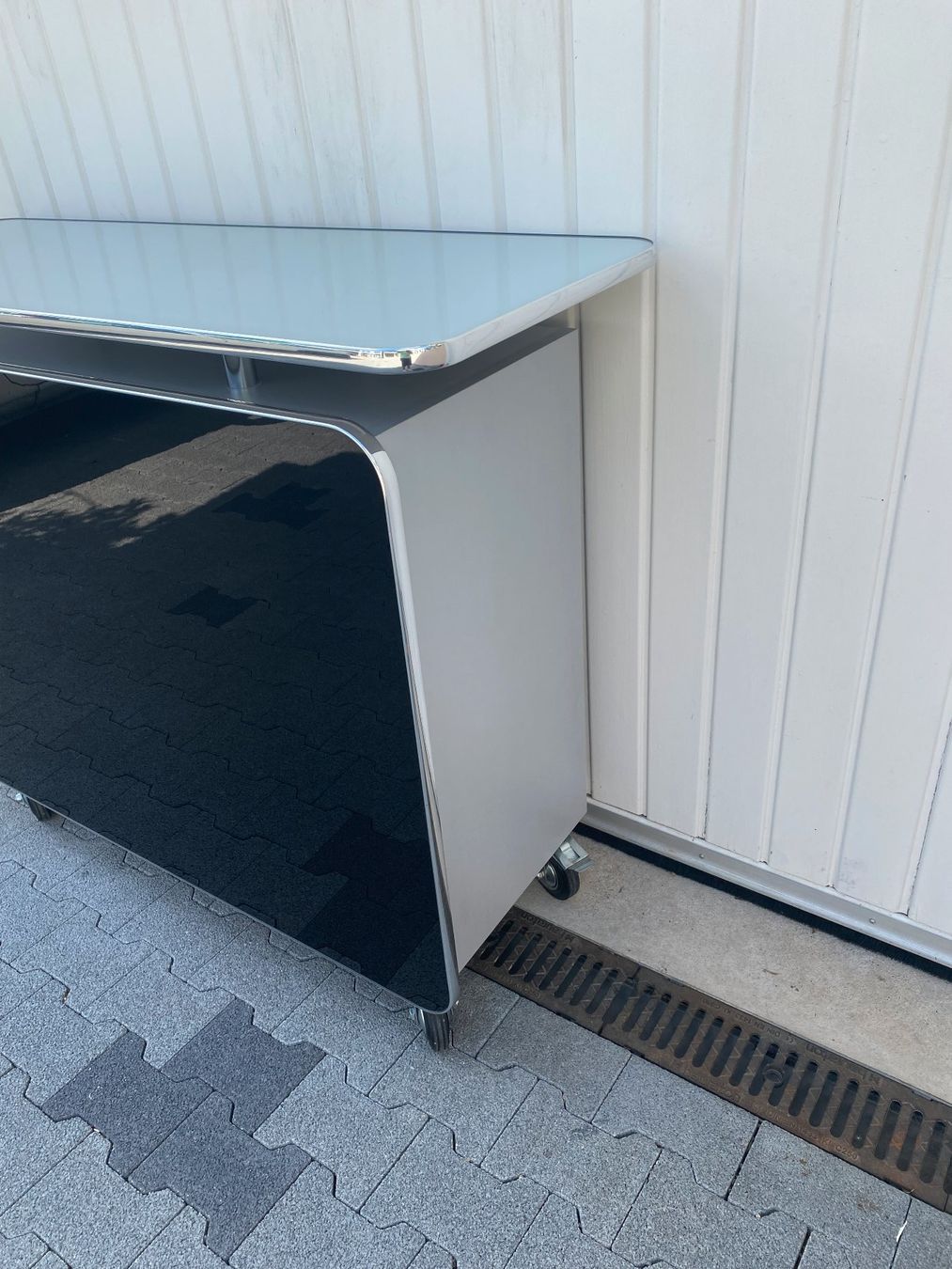 Ladenausstattungen & Messebau: Elegante Theke, Bar, Tresen – Gebraucht aus Beringen von Kultgut 2