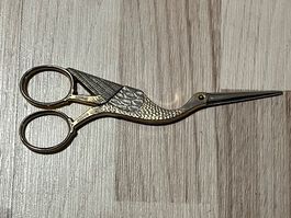 Elegante und sehr schöne STORCHEN-SCHERE /STICKSCHERE / Top!