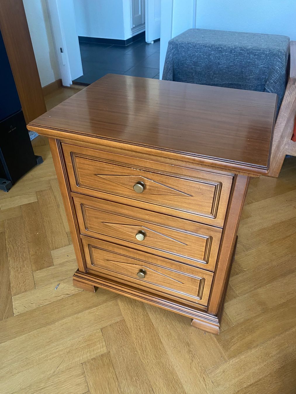 Nachttische: Nachttisch Vintage – Gebraucht aus Grenchen von Vintagewatchoverdose
