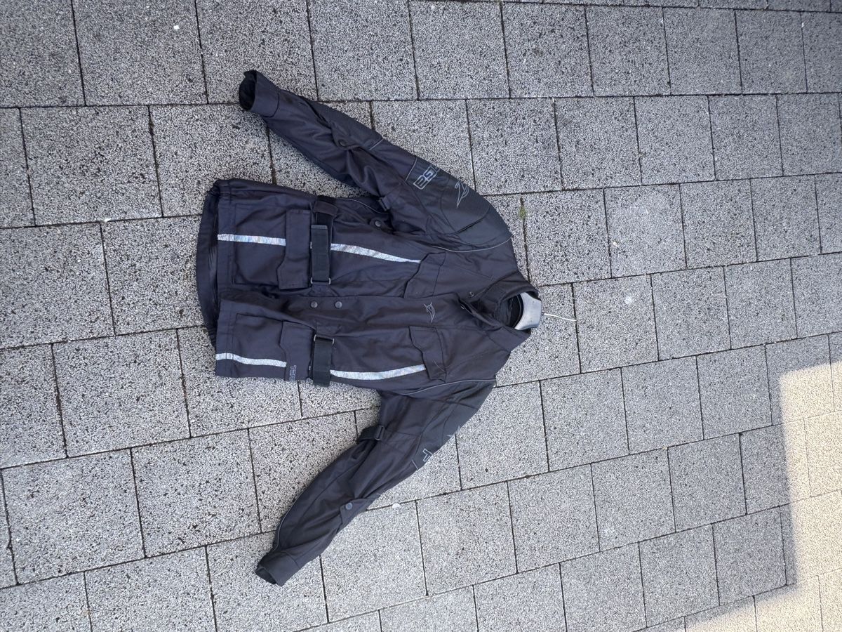 Giacche: Motorrad Jacke mit Protektoren – Usato da Erlach venduto da Rolf.Bigler