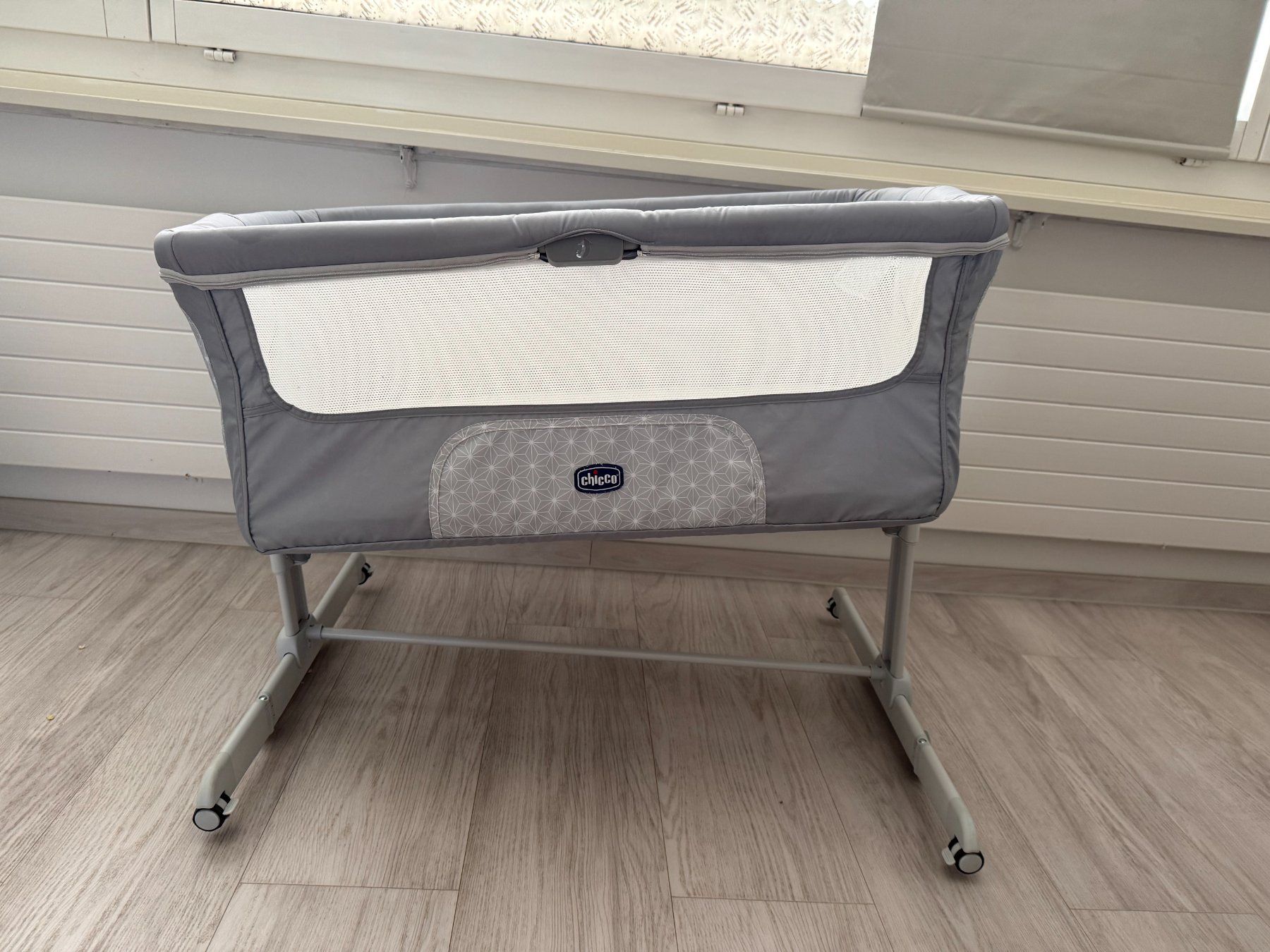 Chicco Letti: Chicco Next2Me Bedside Crib – Grey – Usato da Kilchberg ZH venduto da luj_6zm9 4