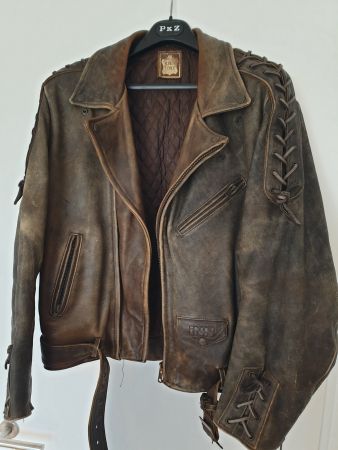 Coole Echtleder-Motorradjacke IXS im Biker-Stil. Gr XXL